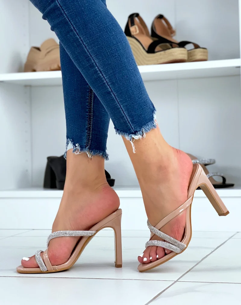 Mules beiges à lanières croisées à strass et talon haut