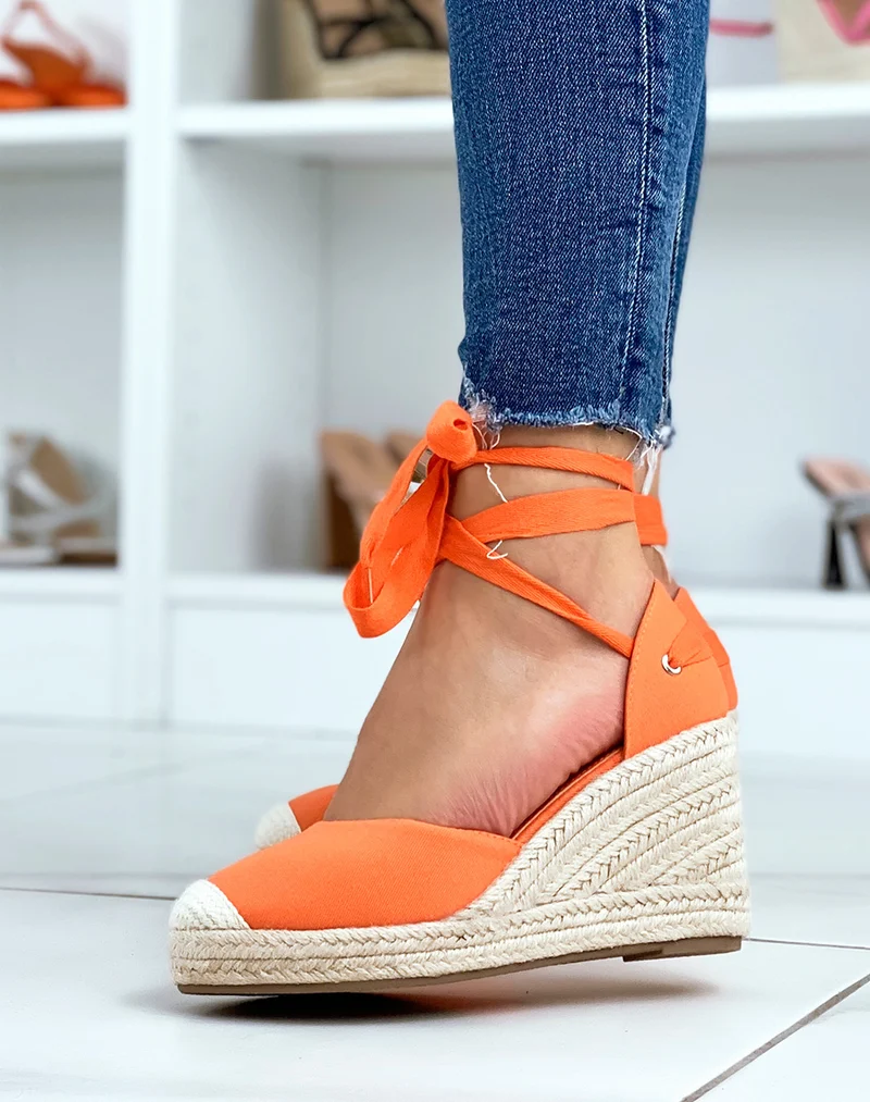 Compensées style espadrilles en toile orange à lacets