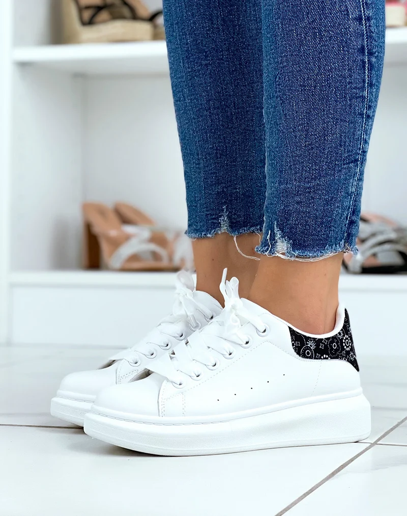 Baskets blanches à empiècements arrière noir aztèque