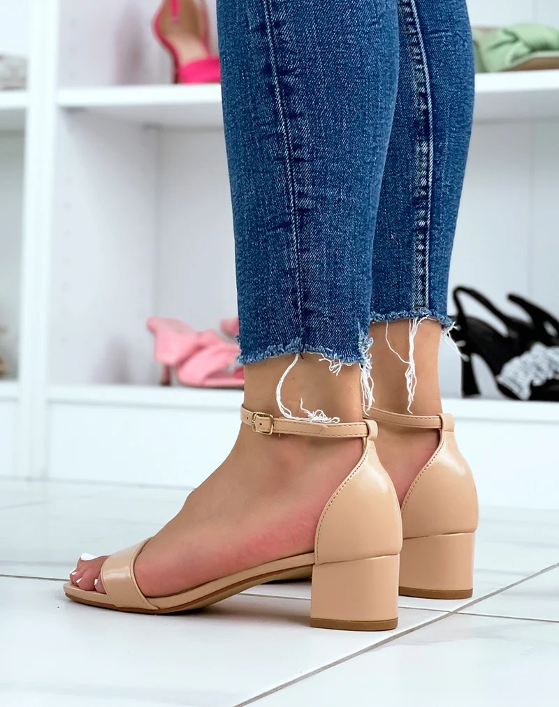 Sandales beiges à petit talon