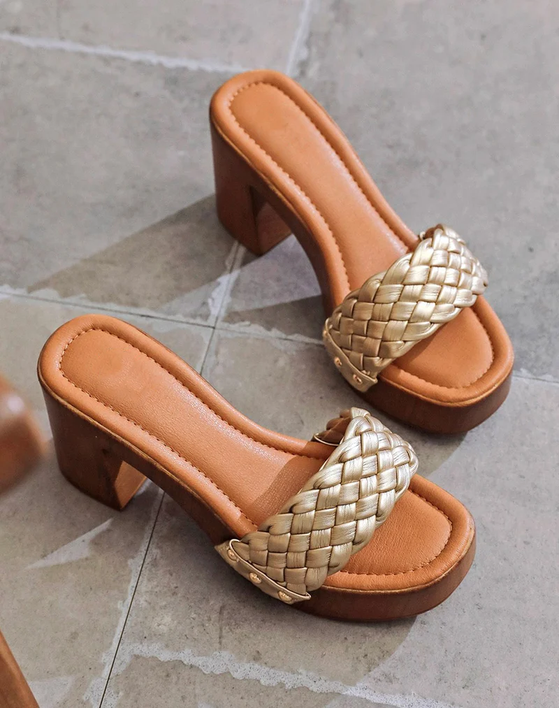 Mules tressées dorées à talon style bois