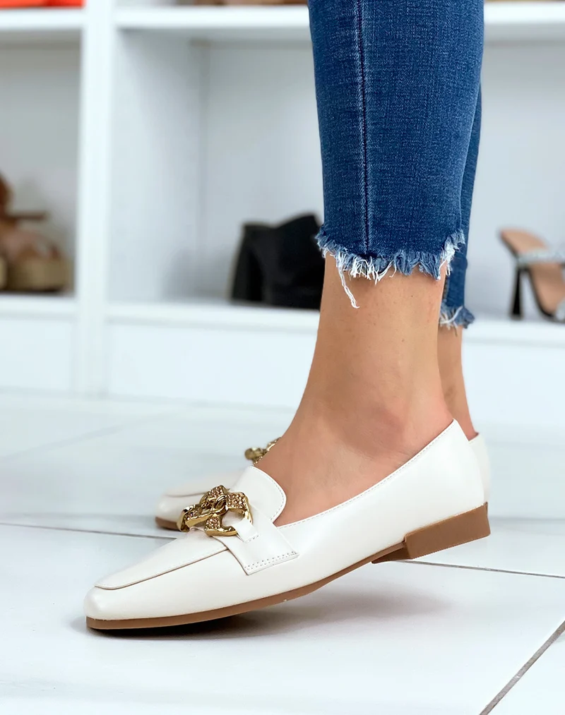 Mocassins beiges à chaîne dorée à strass