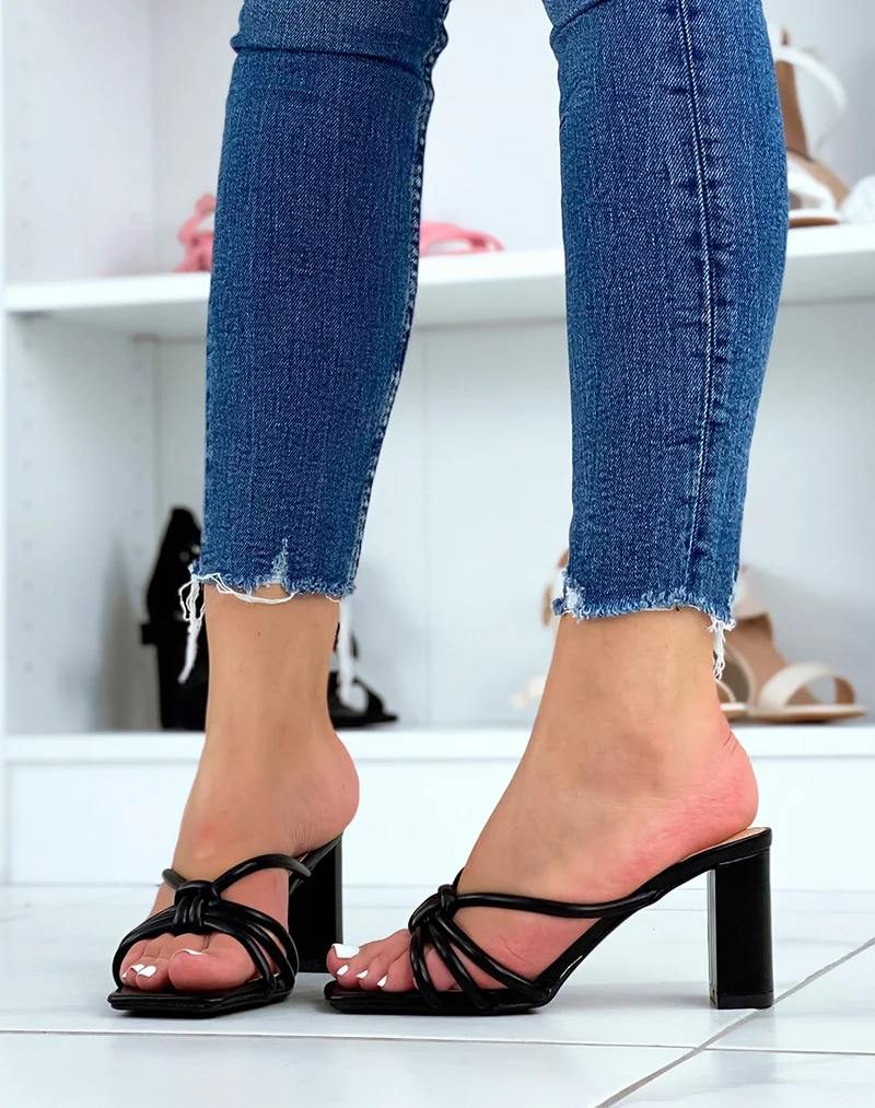 Mules à talons noires à brides entrecroisées