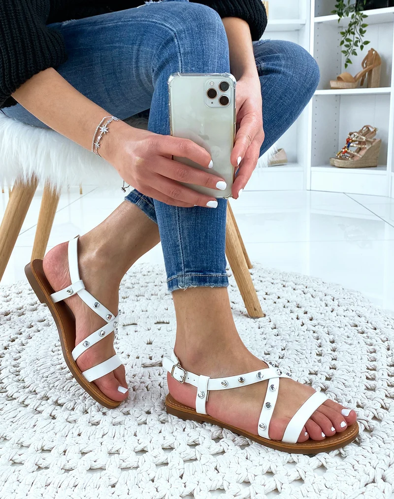 Nu-pieds cloutées blanches