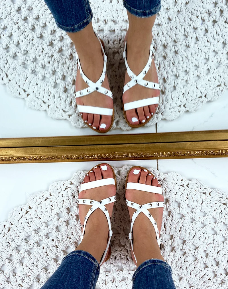 Nu-pieds cloutées blanches