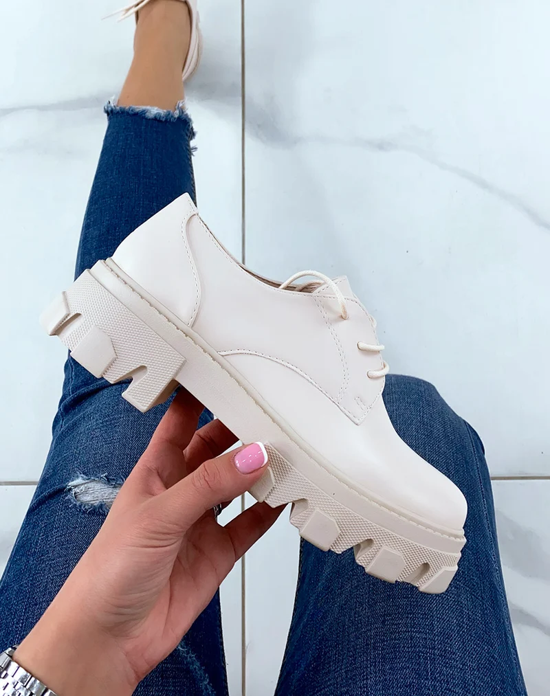 Derbies beiges mattes à semelle crantée