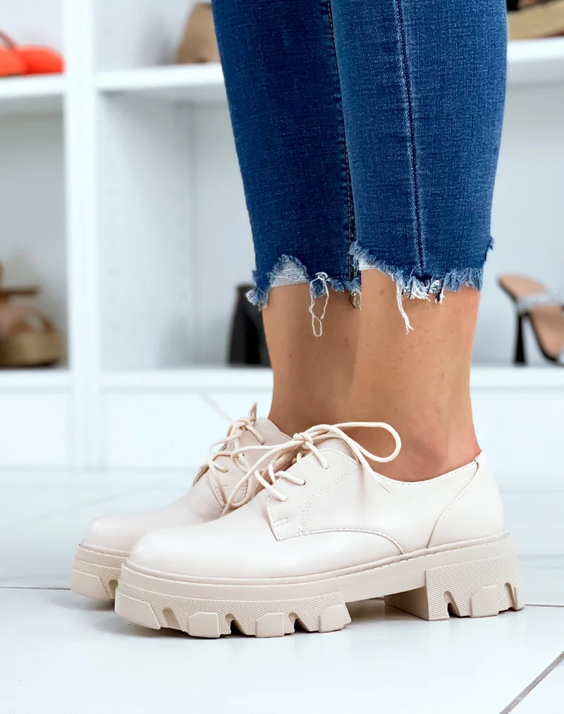 Derbies beiges mattes à semelle crantée