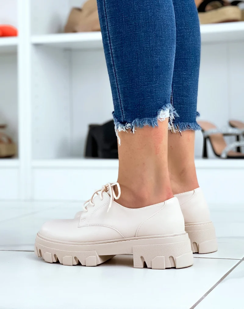 Derbies beiges mattes à semelle crantée