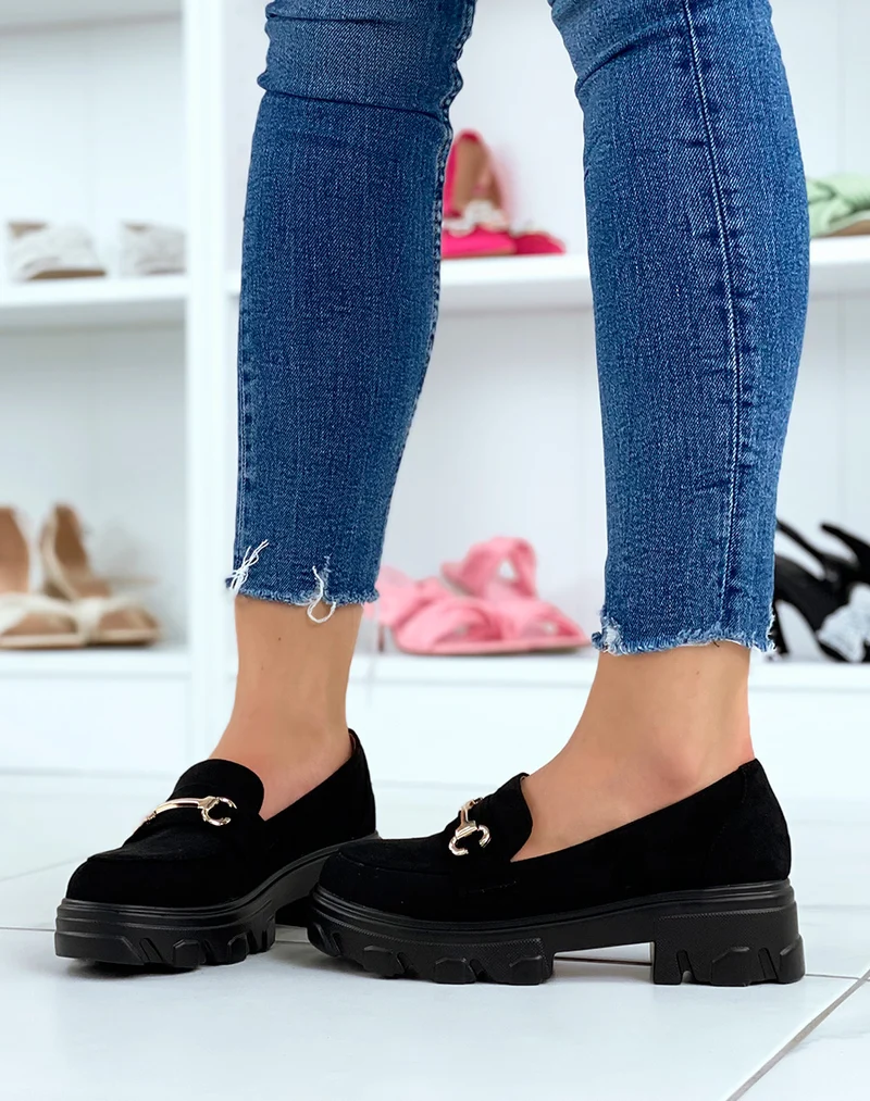 Mocassins en suédine noire à semelle épaisse et crantée