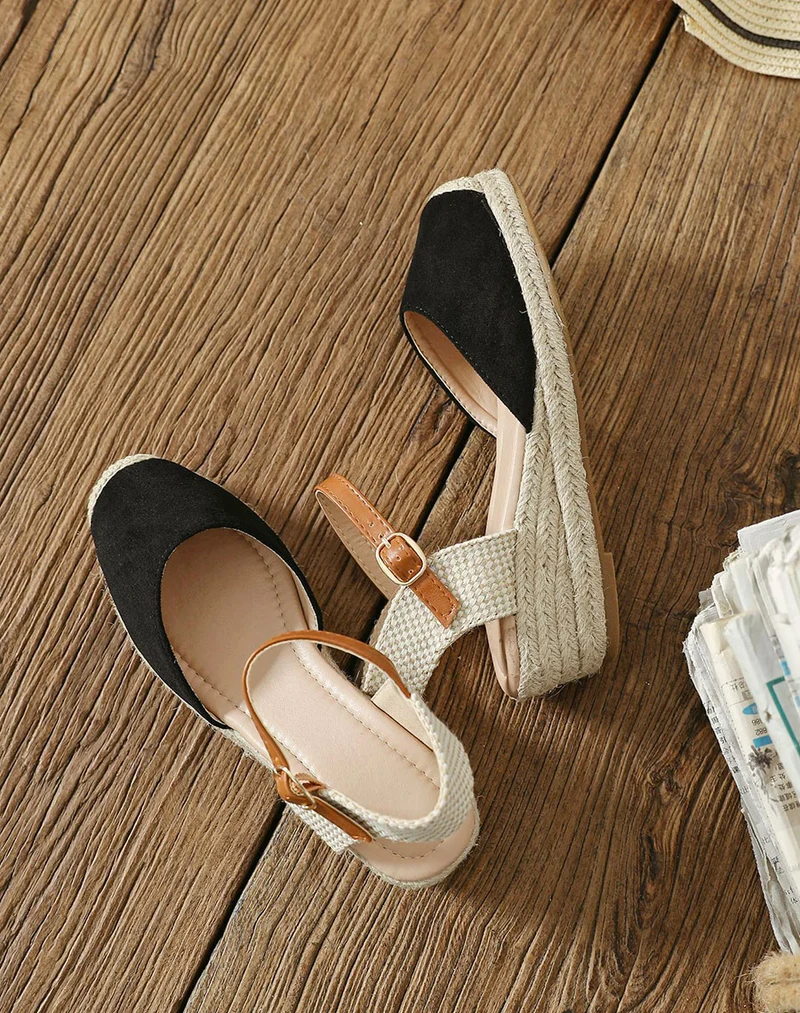 Compensée noire façon espadrille