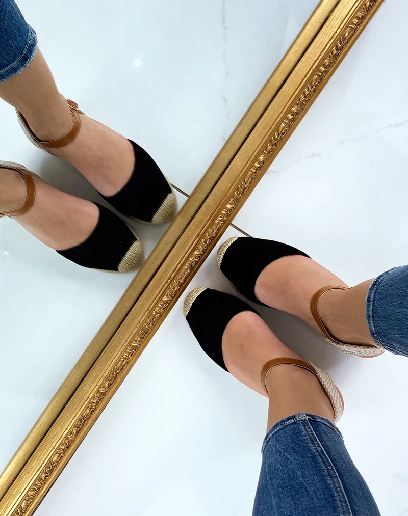 Compensée noire façon espadrille