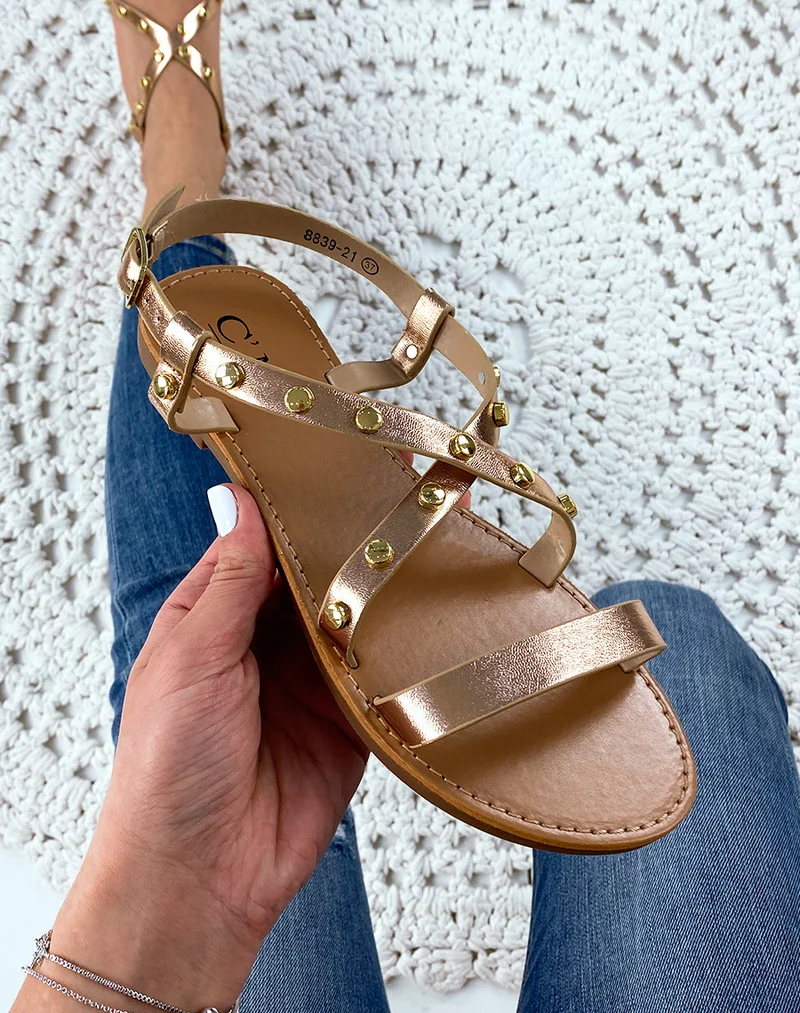 Nu-pieds cloutées couleur champagne