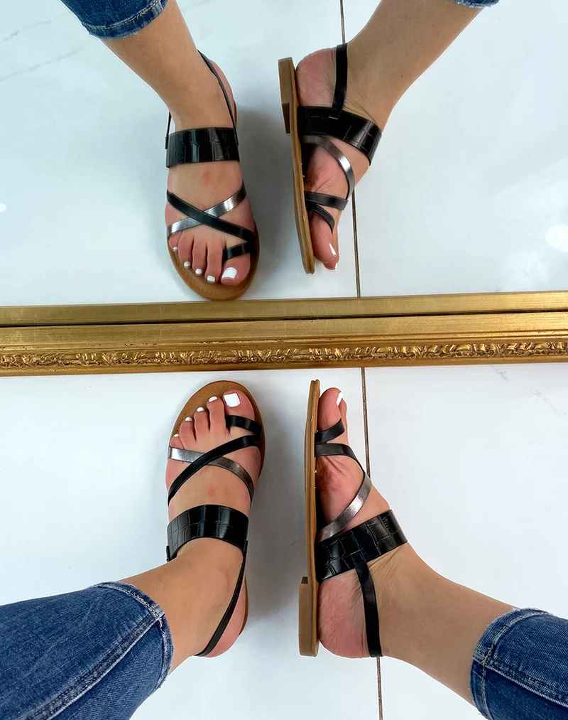 Nu-pieds noirs à brides entrecroisées