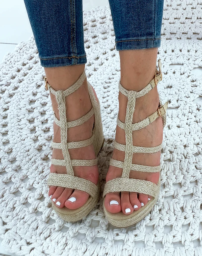 Sandales compensées beige raphia