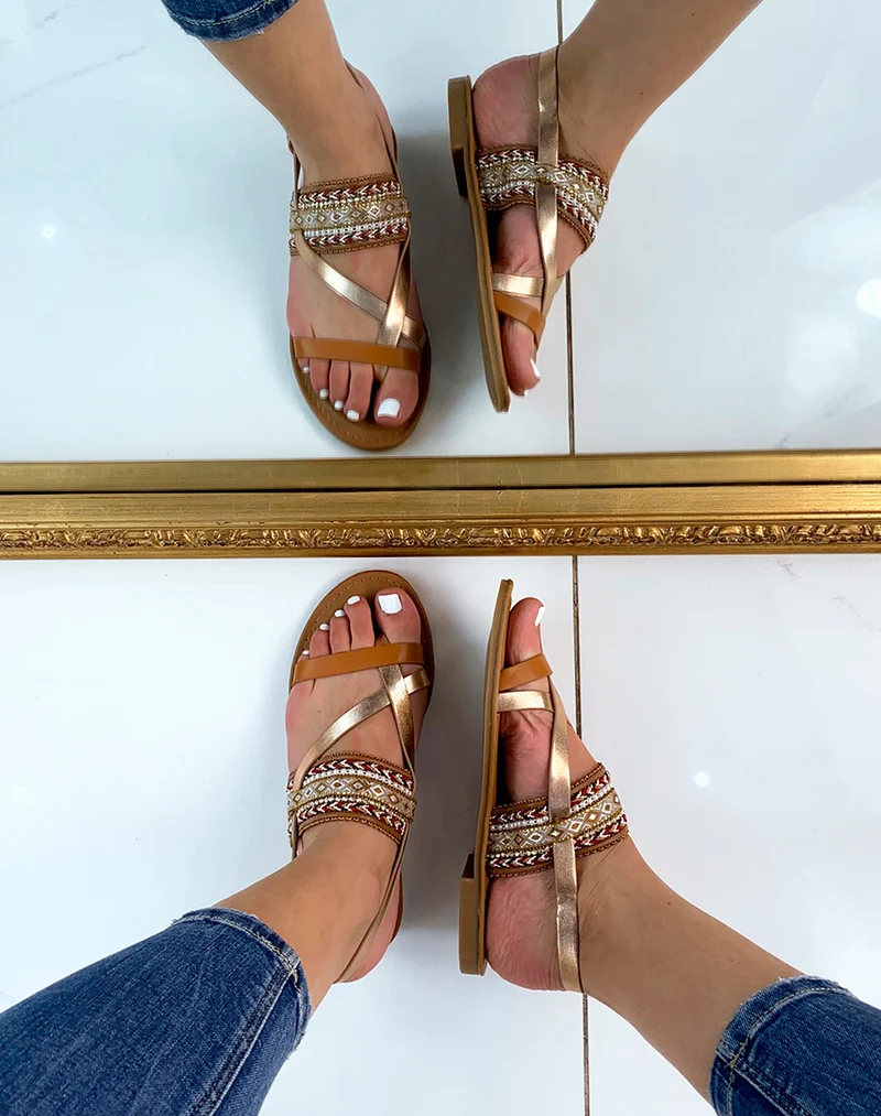 Nu-pieds camel à détails tressés