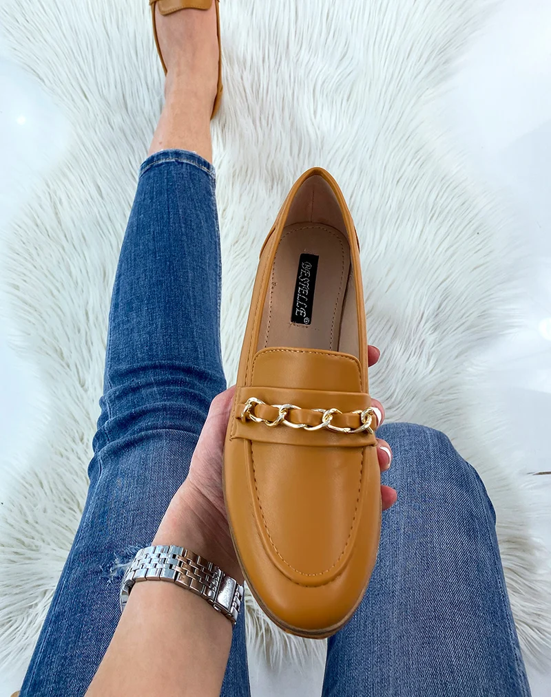 Mocassins camel à fine chaîne dorée