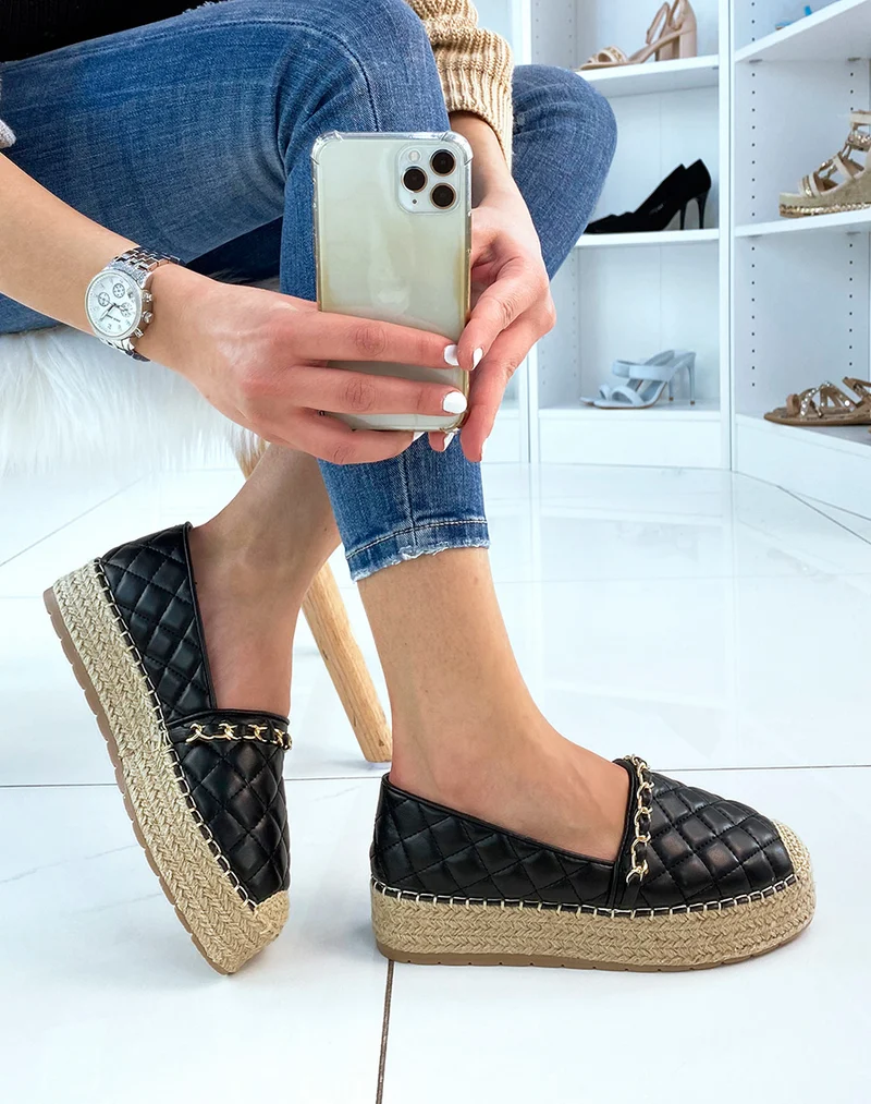 Espadrilles noires matelassés à fine chaîne dorée