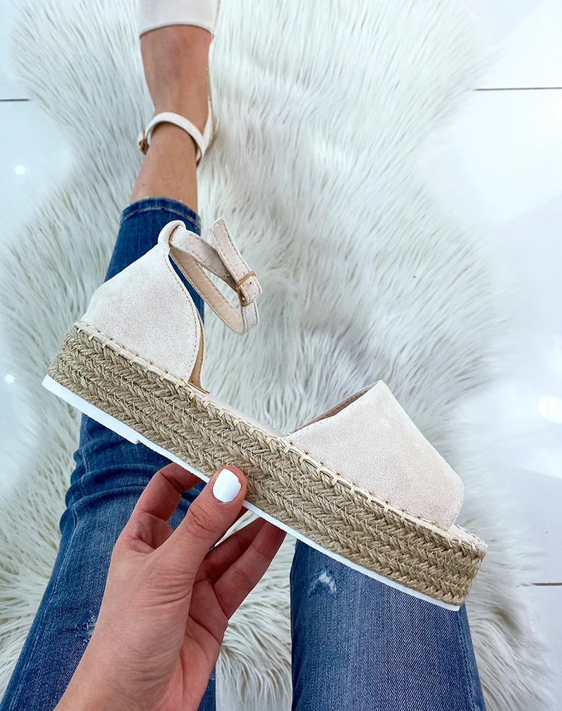 Espadrilles beiges à bout ouvert et talon compensé