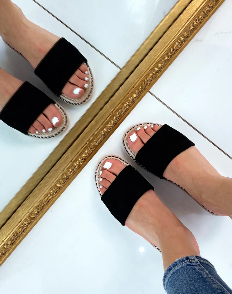 Mules en suédine noire