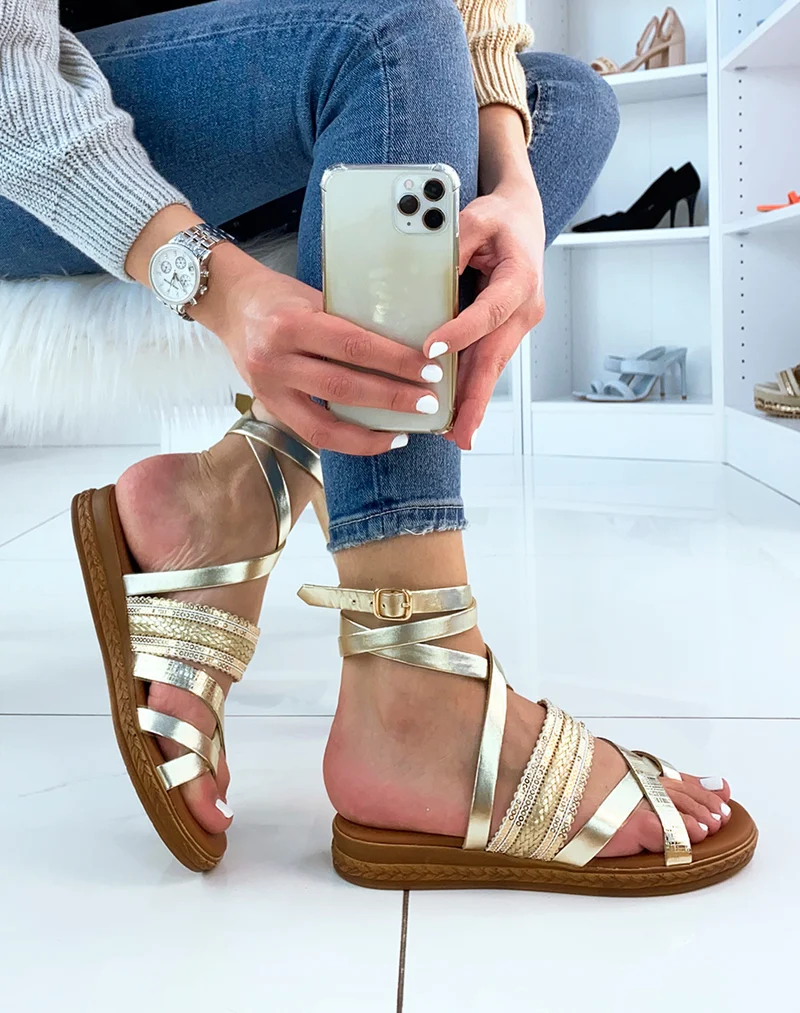 Nu-pieds dorés en cuir à multiples brides
