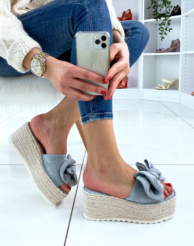 Mules compensées bleu pastel à noeud