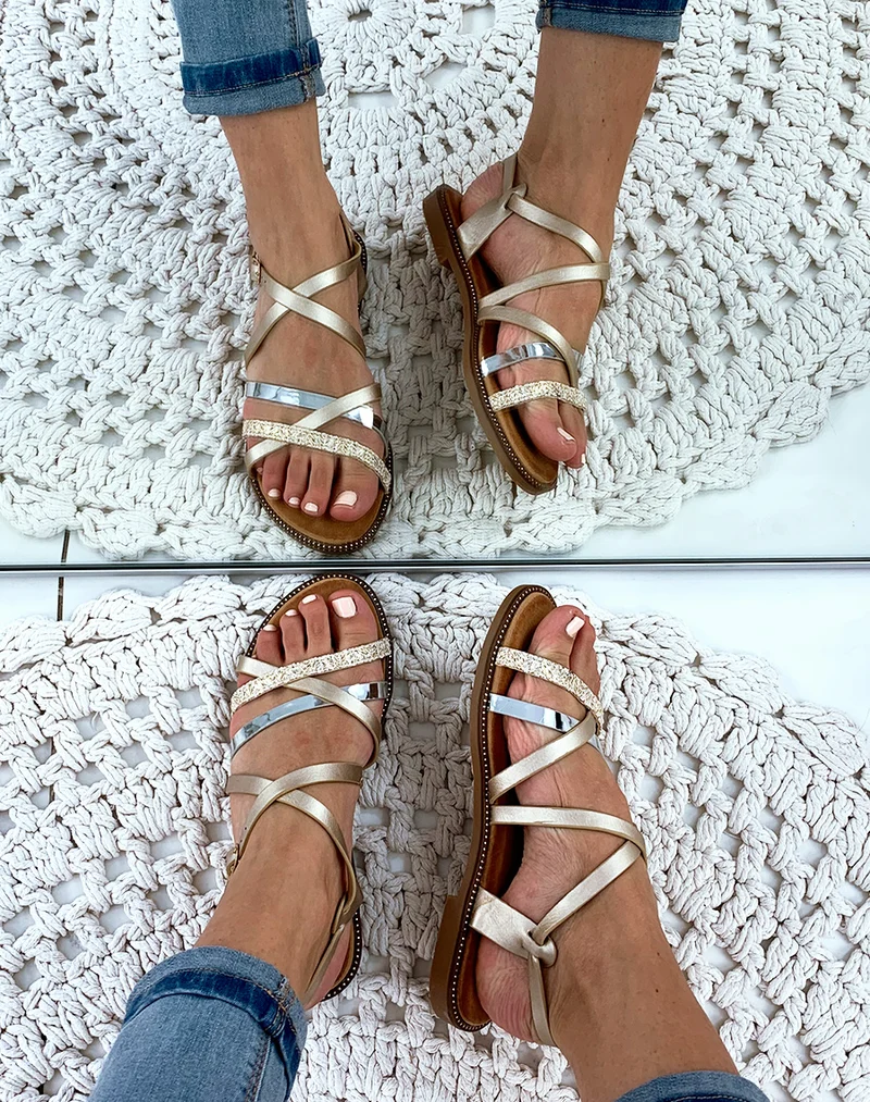 Nu-pieds dorée à brides métallisée et tressée