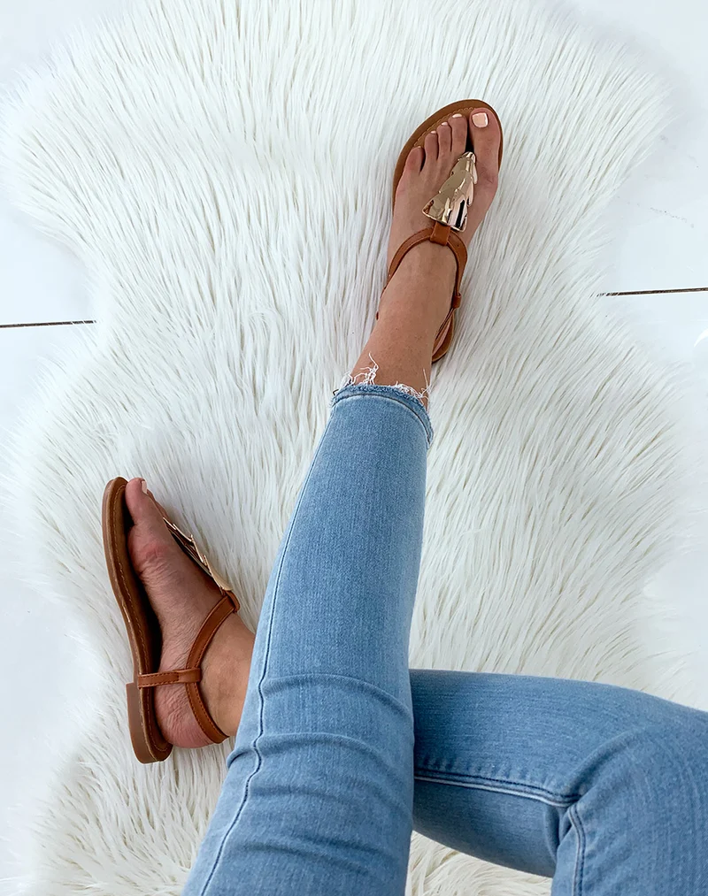 Nu-pied camel à bijoux dorée rond