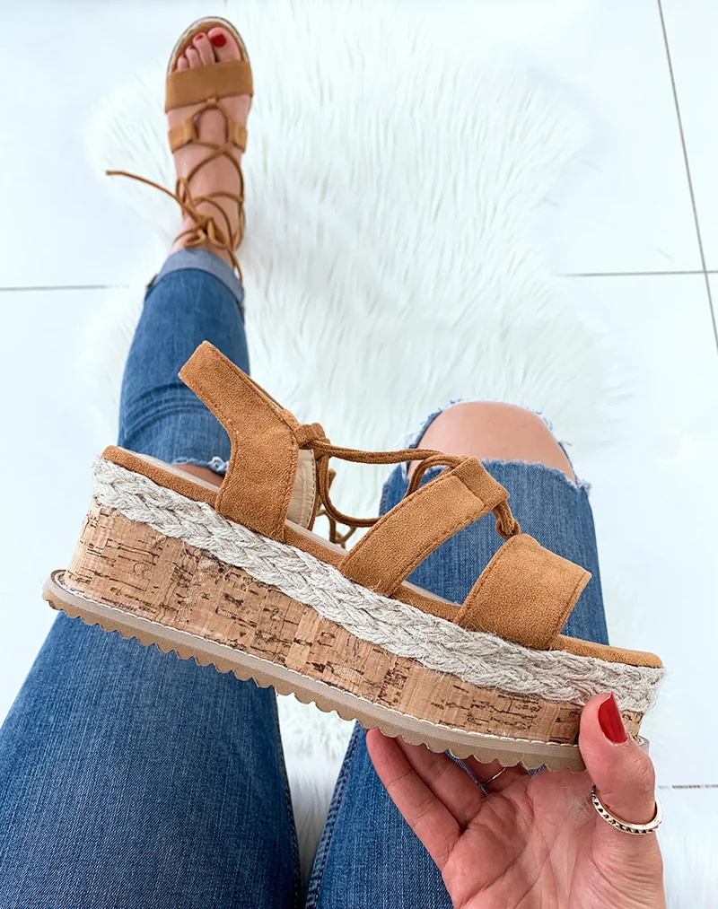 Nu-pied compensé camel