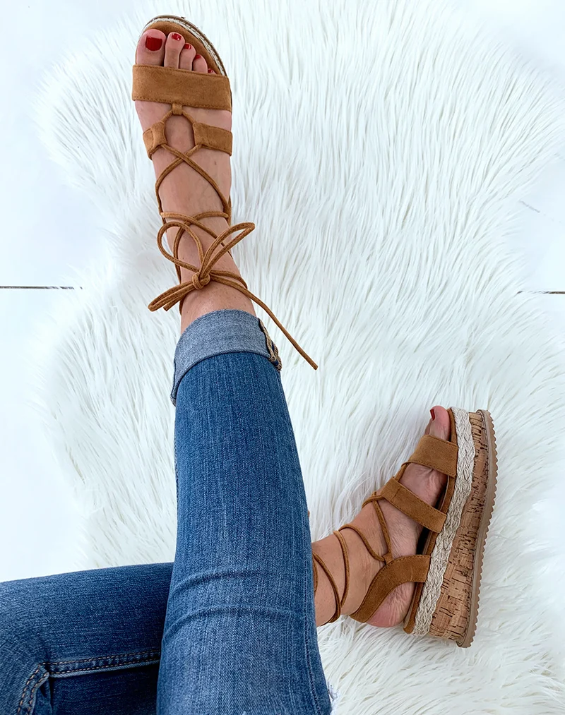 Nu-pied compensé camel