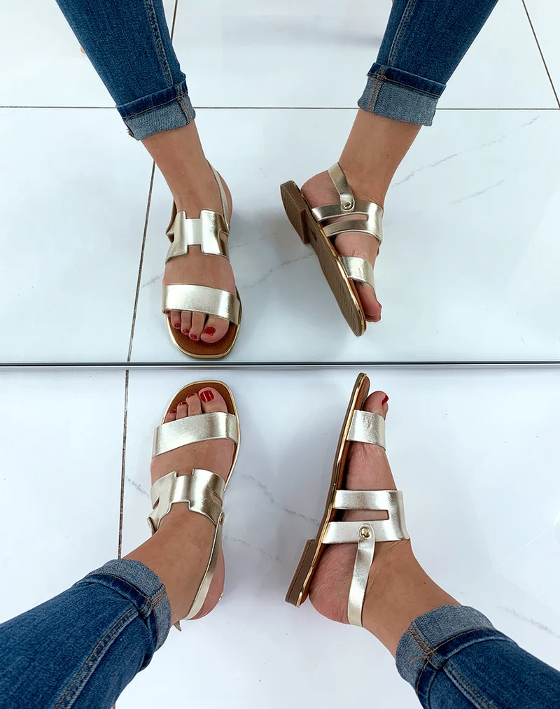 Nu-pied dorée en cuir