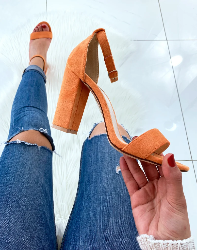 Sandales en suédine oranges à talons carrés