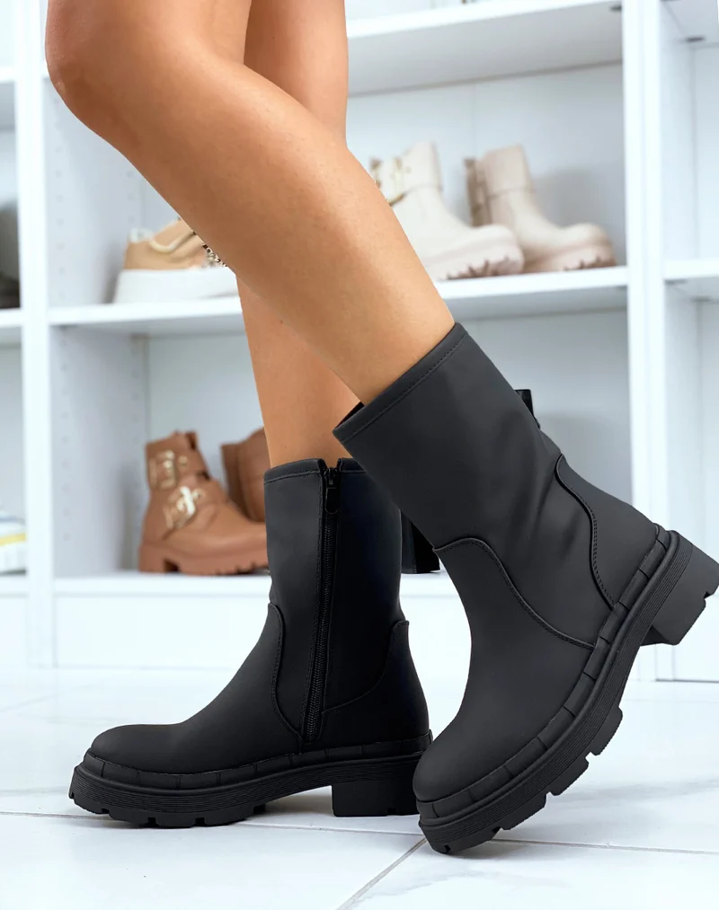 Bottines noires gommées