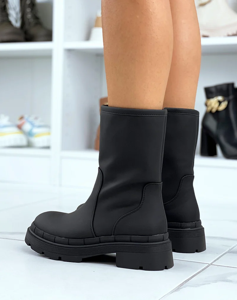Bottines noires gommées