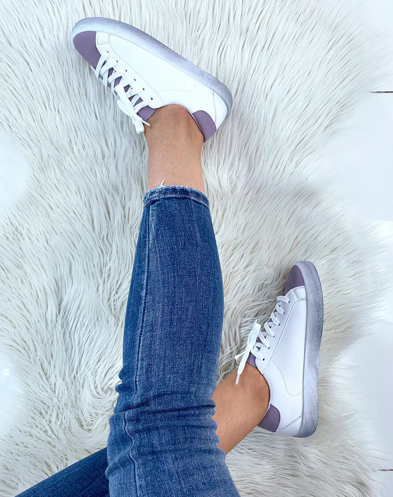 Basket blanche et violette matte