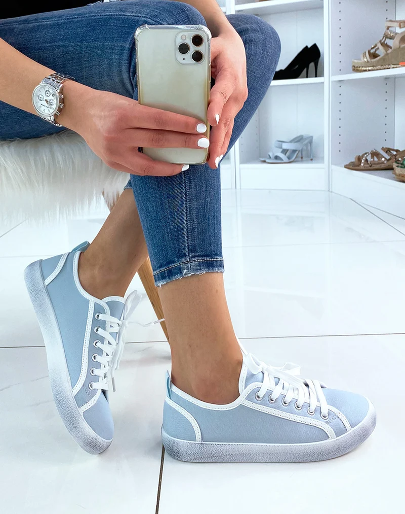 Basket bleu pastel et blanche en tissu