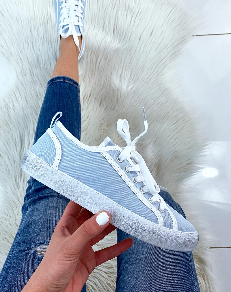 Basket bleu pastel et blanche en tissu