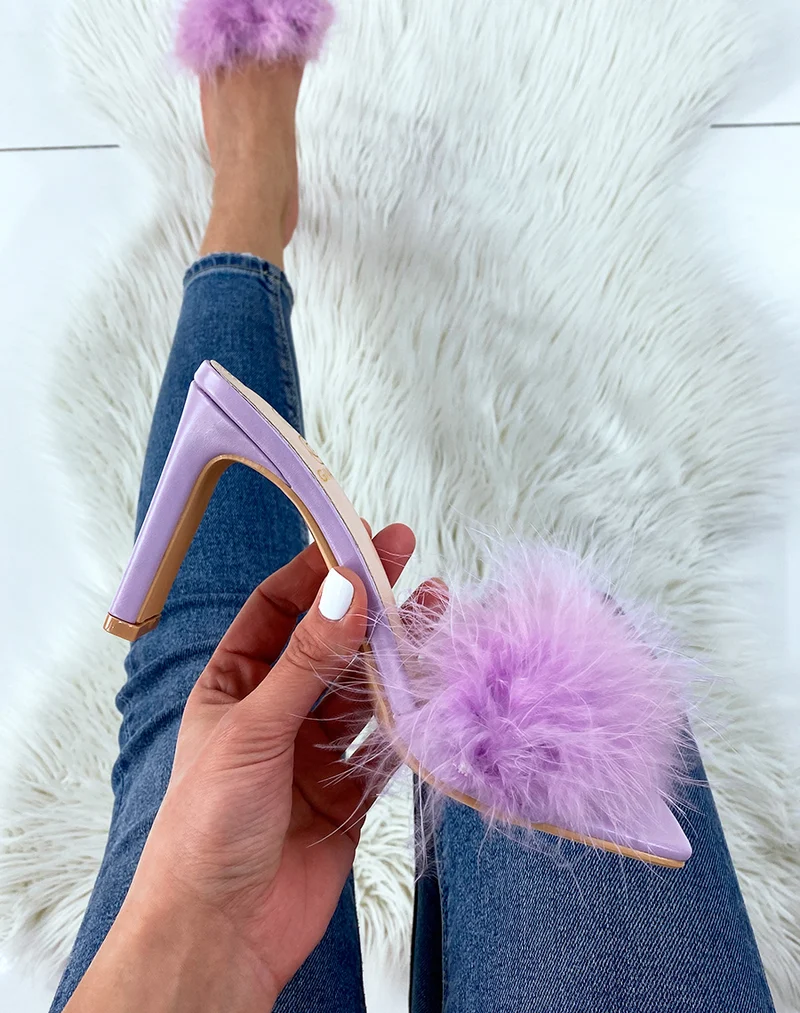 Mules à talons violet pastel à plumes
