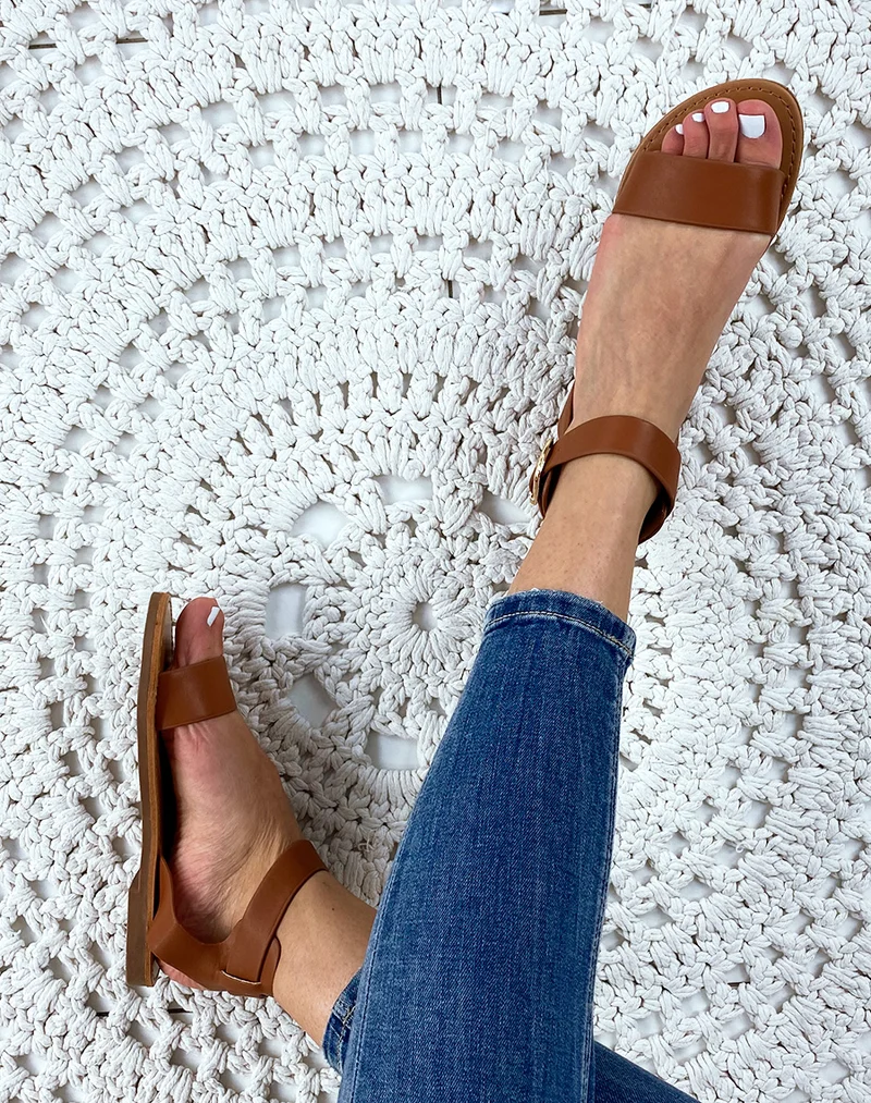 Nu-pieds à sangles épaisses couleur camel