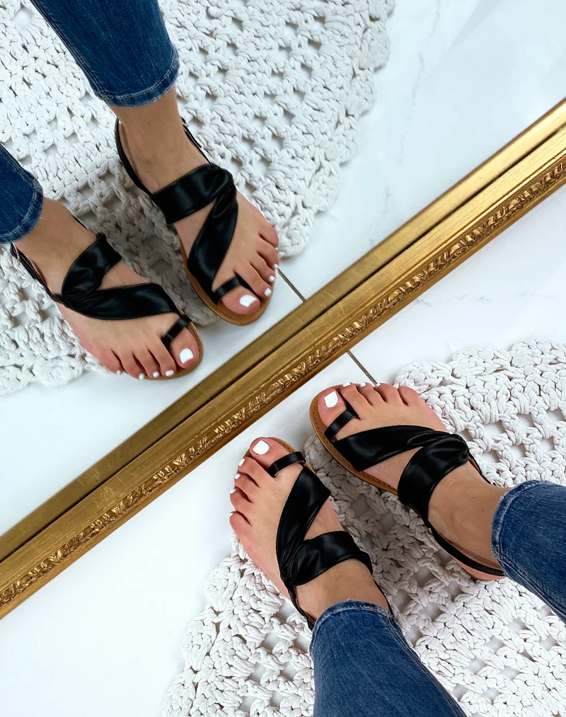Nu-pieds en simili cuir noir