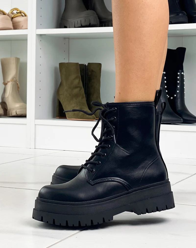 Bottines noires lacées à semelle épaisse