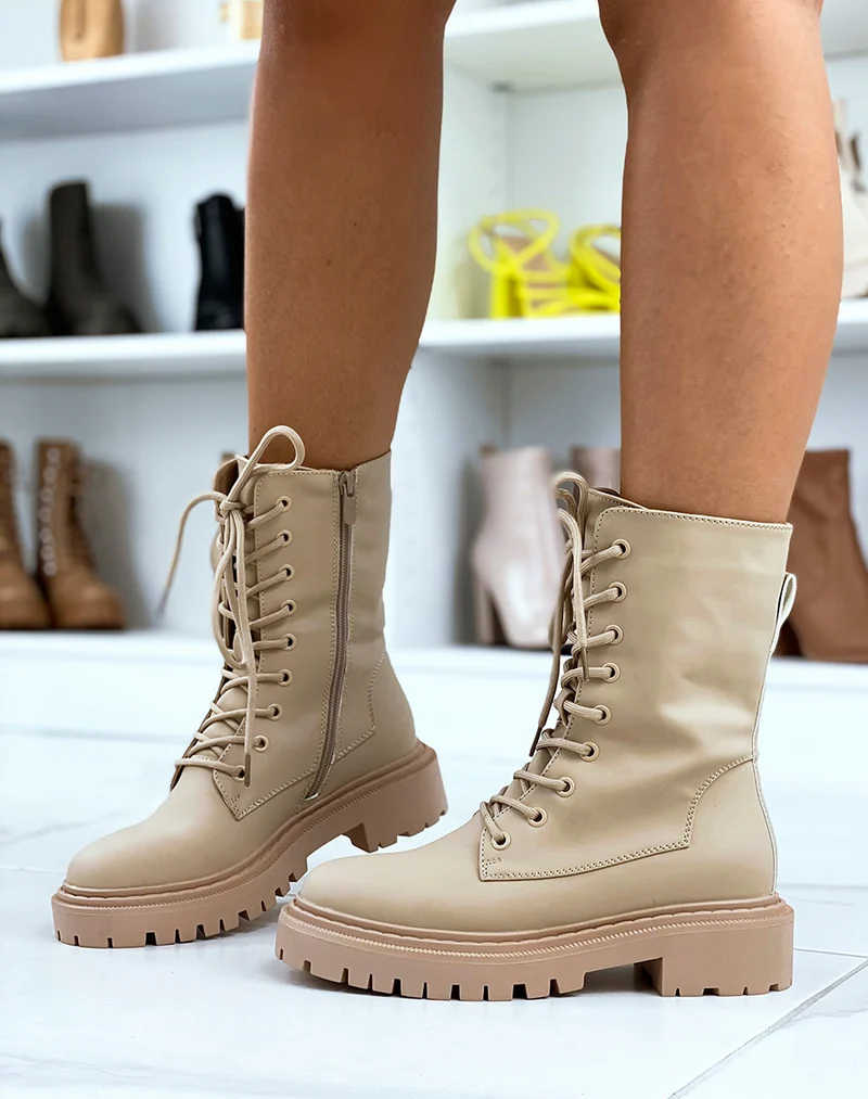 Bottines beiges montantes mattes à lacet et semelle talonnée