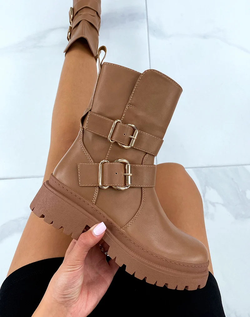 Bottines hautes marron clair à boucles dorées