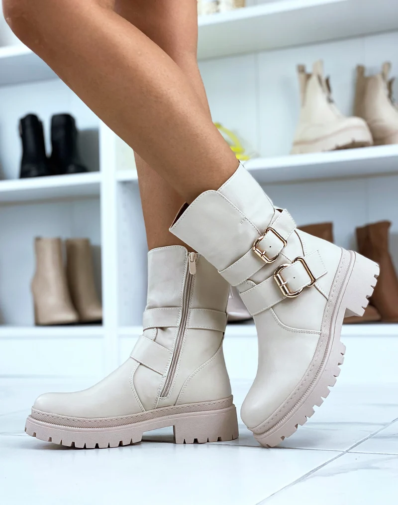 Bottines hautes beiges à boucles dorées
