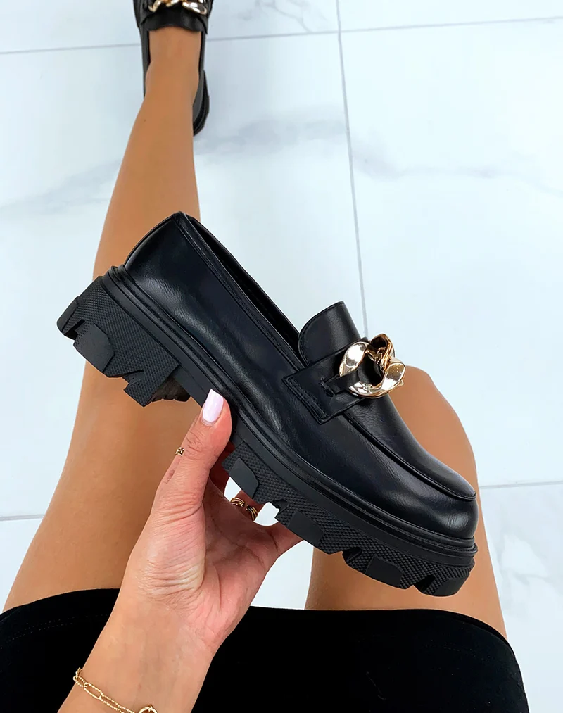 Mocassins à large plateforme avec chaîne dorée