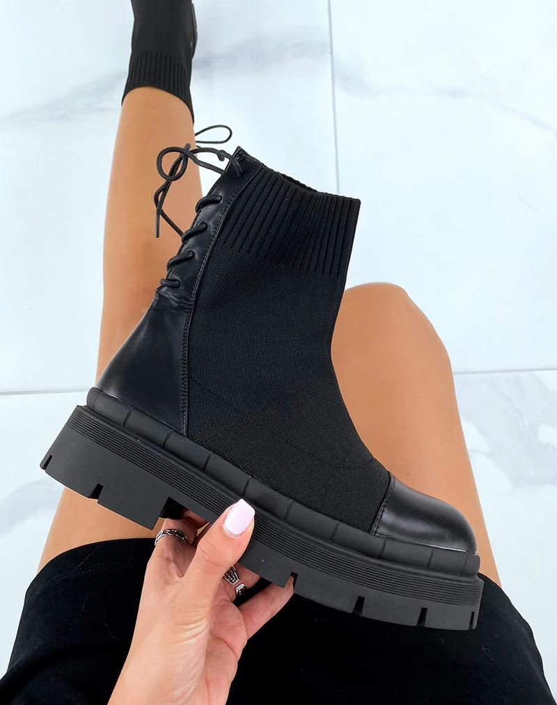 Bottines noires effet chaussette à lacet arrière