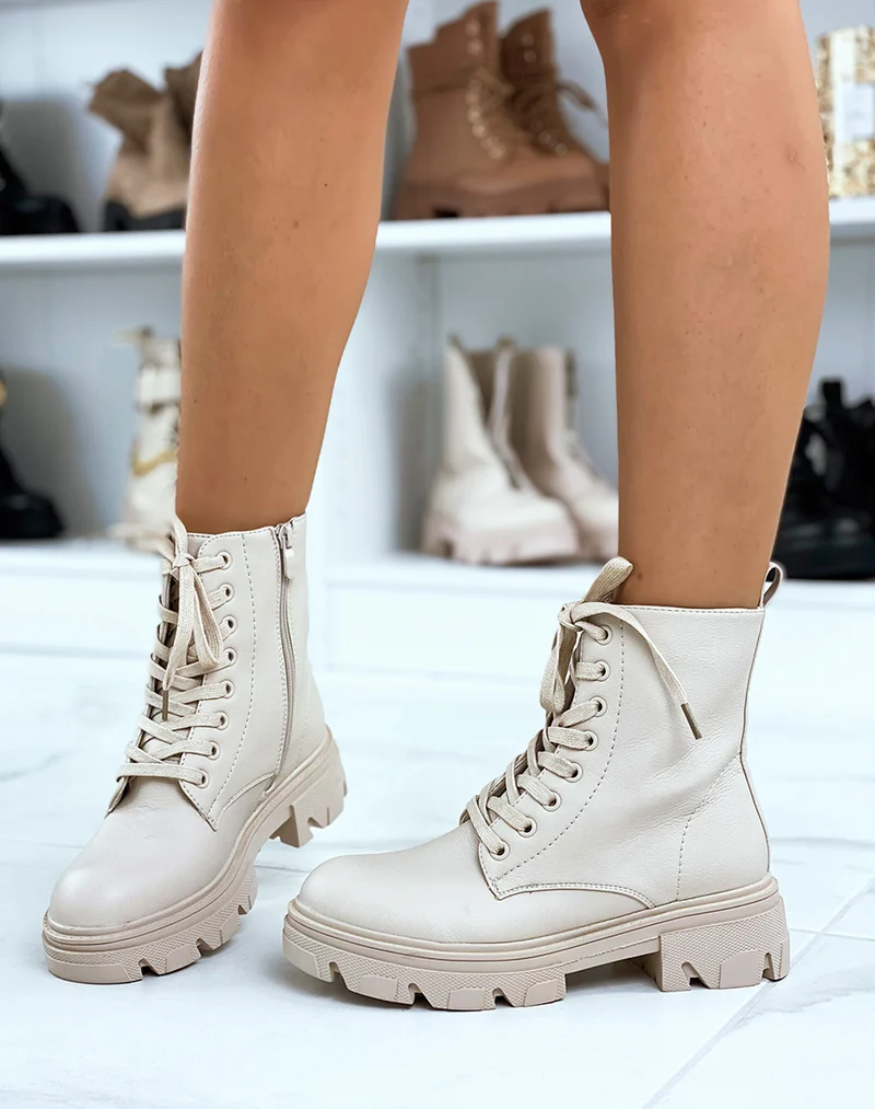 Bottines beiges montantes à lacets et semelle crantée
