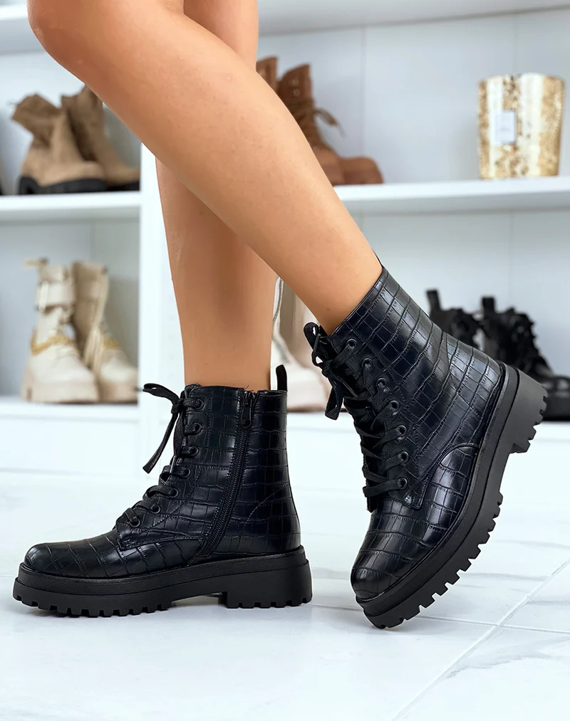 Bottines noires quadrillée effet croco montantes à lacets