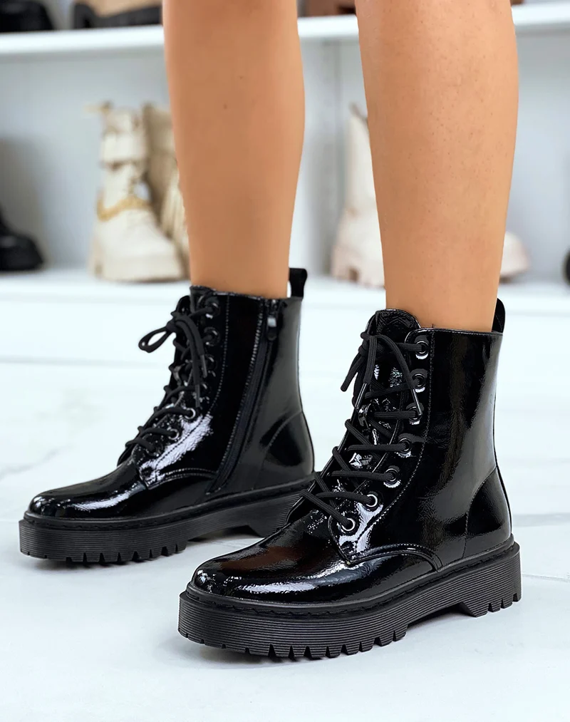 Bottines noires vernies montantes à lacets