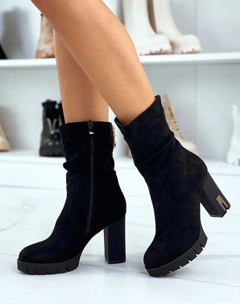 Bottines noires en suédine à talon à détail doré