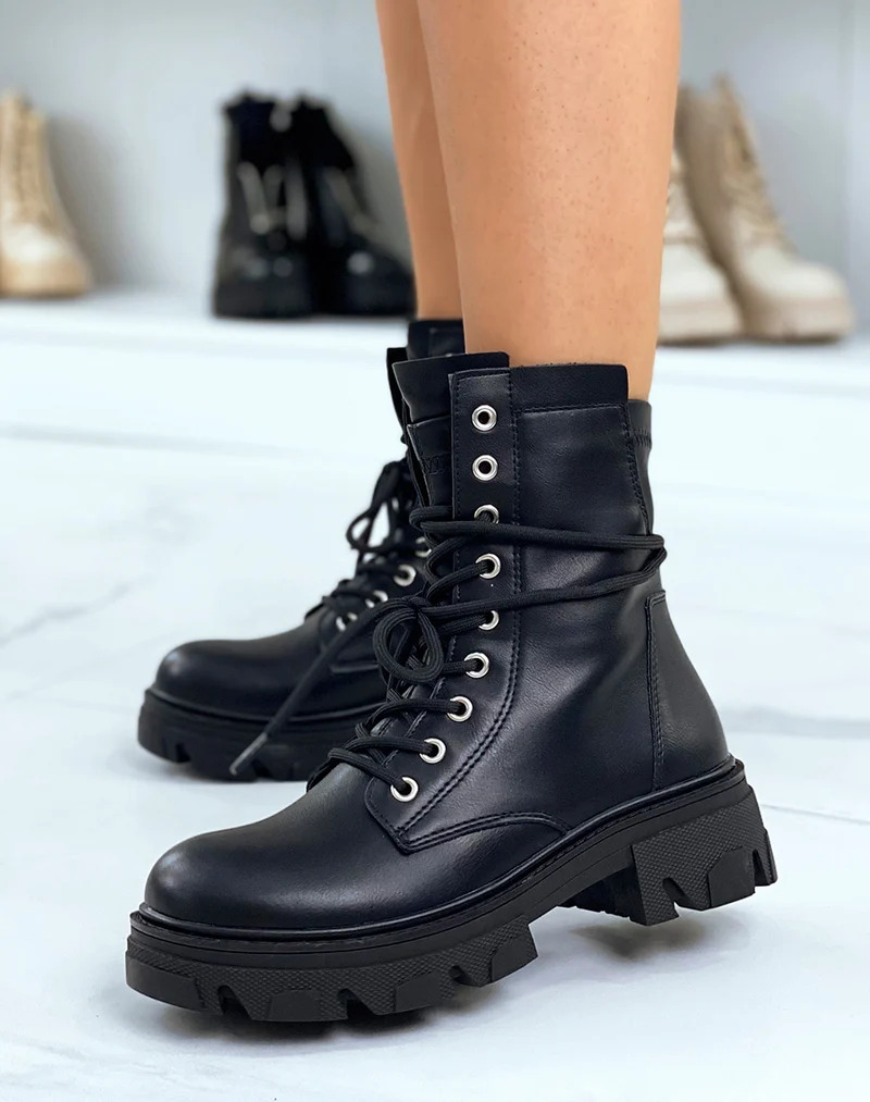 Bottines noires montantes à lacets et semelle talonnée